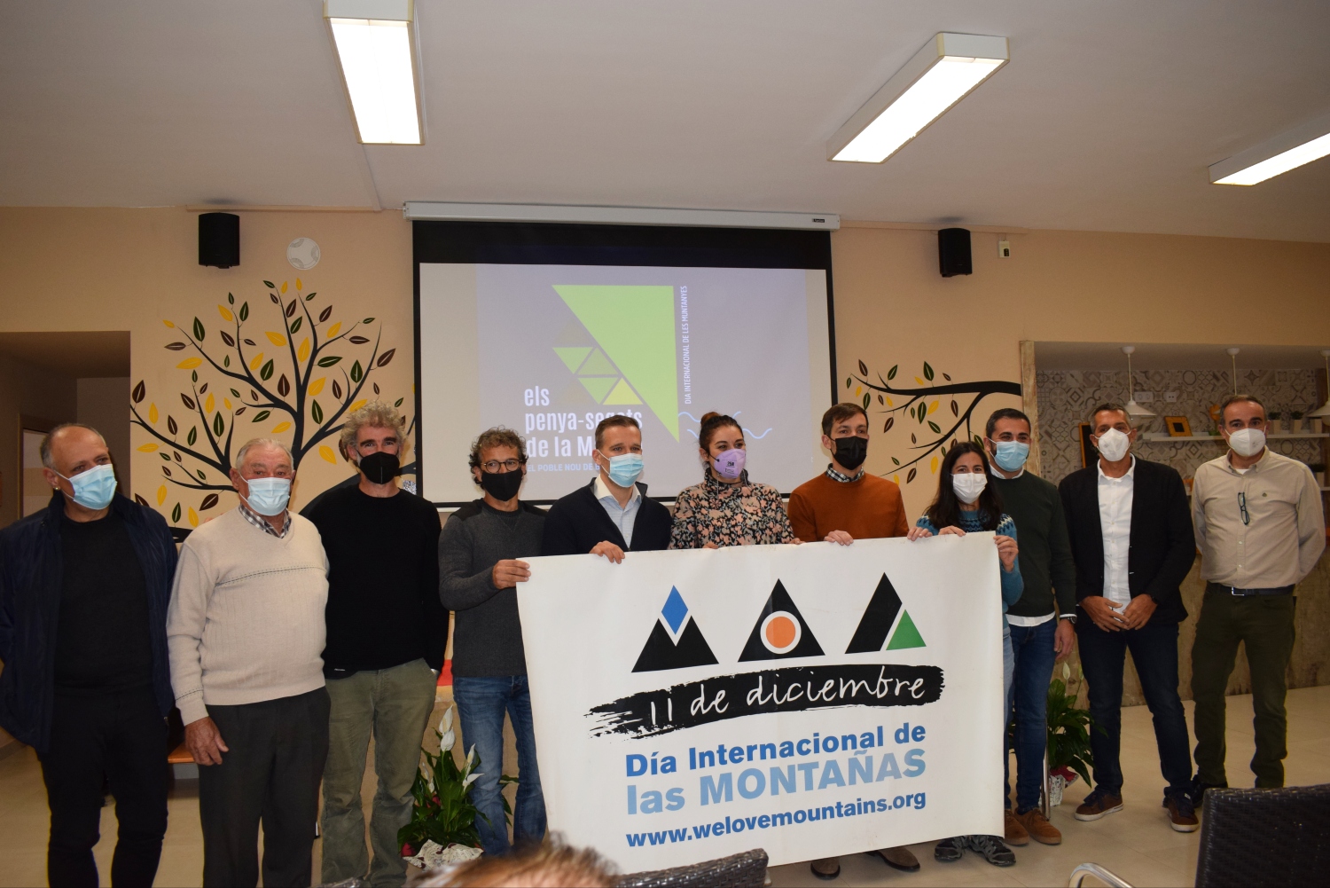 El Día de las Montañas se celebra con éxito en Benitatxell con la ruta